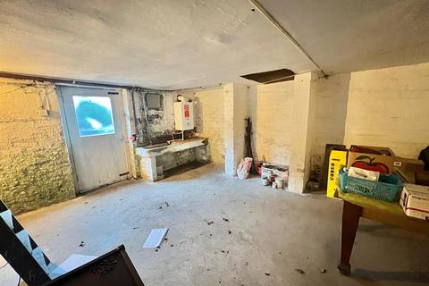 2 bedroom terraced house for sale, Burbeary Road, Huddersfield