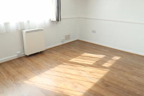 2 bedroom flat to rent, Scotfield Court, Handcross Road, Luton LU2