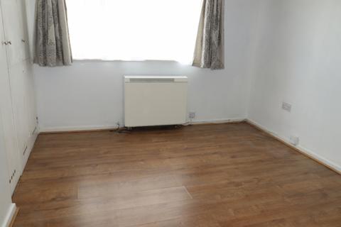 2 bedroom flat to rent, Scotfield Court, Handcross Road, Luton LU2