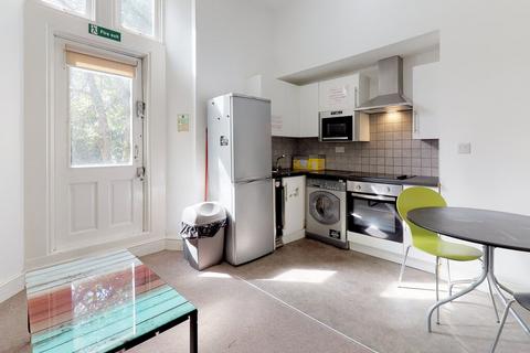3 bedroom property to rent, Flat 1 Whitefield House