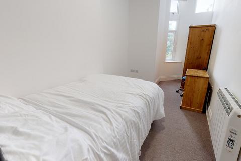 3 bedroom property to rent, Flat 1 Whitefield House