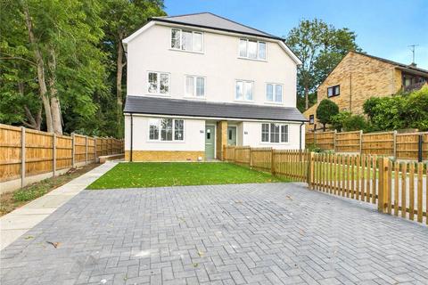 Semi detached house to rent - Brambletye Park Road, Redhill, Surrey, RH1