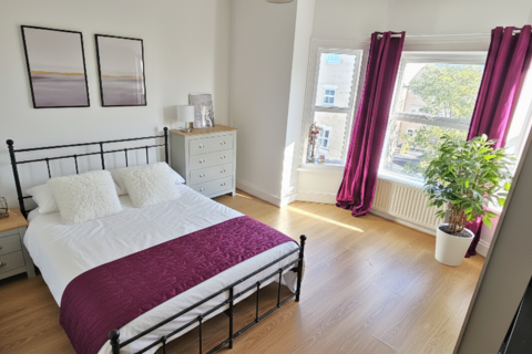 8 bedroom terraced house to rent, Nelson Road South, Great Yarmouth, NR30