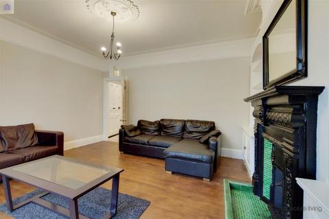 3 bedroom apartment to rent, Elmfield Mansions, Balham SW17