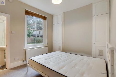 3 bedroom apartment to rent, Elmfield Mansions, Balham SW17