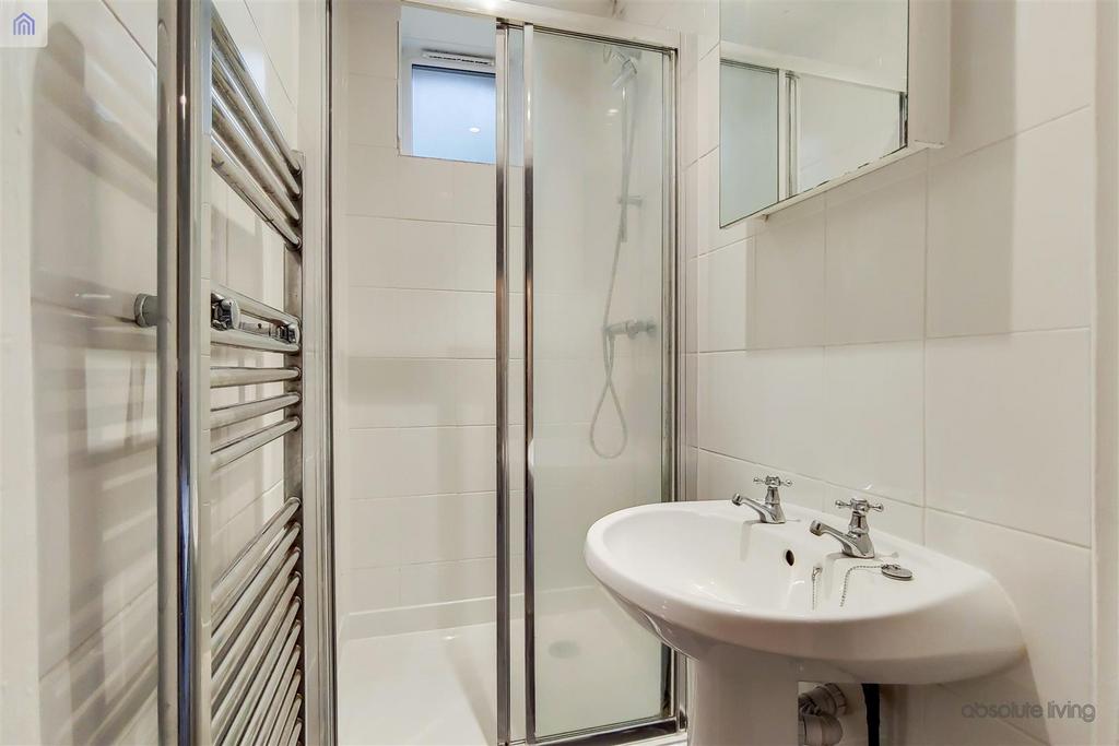 7 Main Ensuite-0.jpg