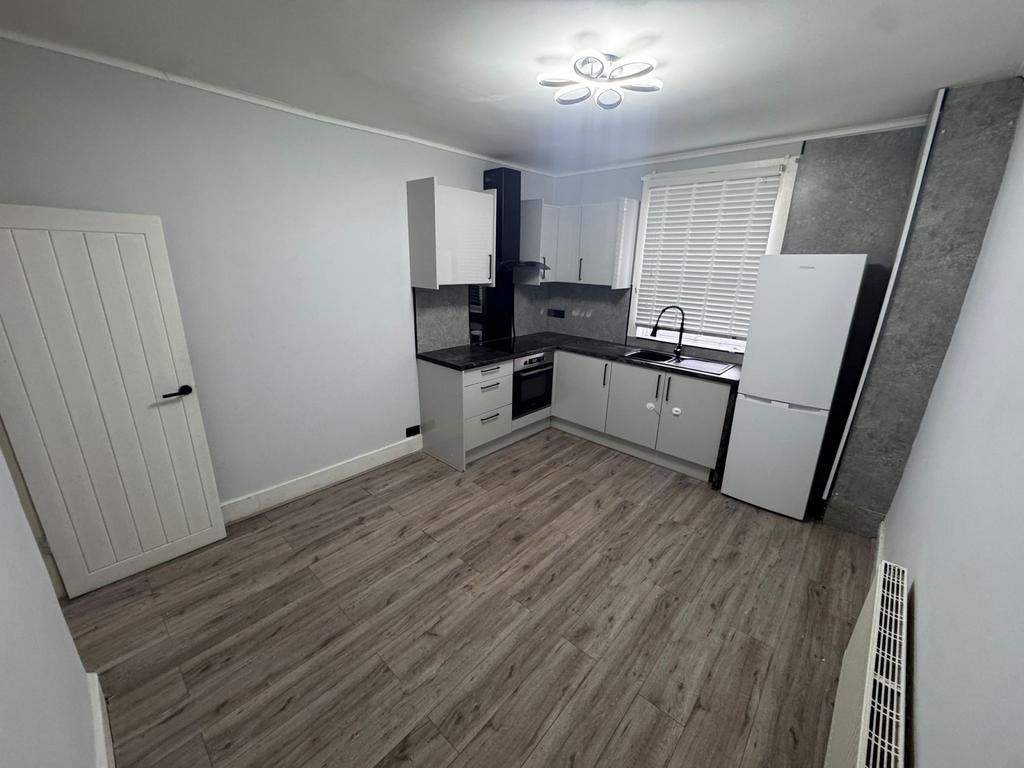 Spacious Three-Bedroom Flat – Ideal for Familie