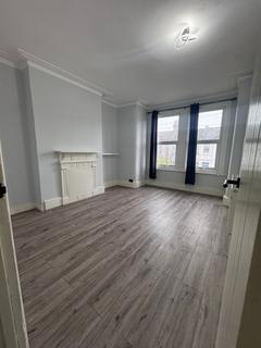 3 bedroom flat to rent, Mannock Road, London, N22