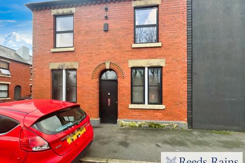 2 bedroom end of terrace house for sale, Wall Street, Greater Manchester M6