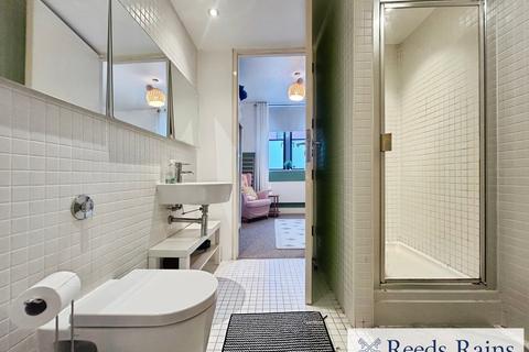 2 bedroom end of terrace house for sale, Wall Street, Greater Manchester M6