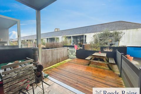 2 bedroom end of terrace house for sale, Wall Street, Greater Manchester M6