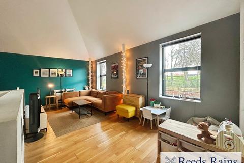 2 bedroom end of terrace house for sale, Wall Street, Greater Manchester M6
