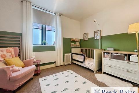 2 bedroom end of terrace house for sale, Wall Street, Greater Manchester M6