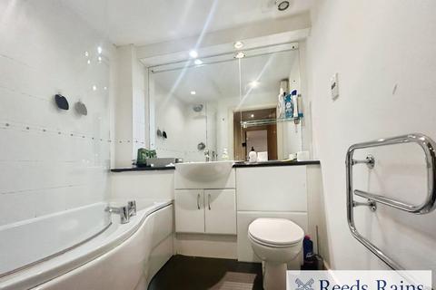 2 bedroom apartment for sale, Elmira Way, Greater Manchester M5