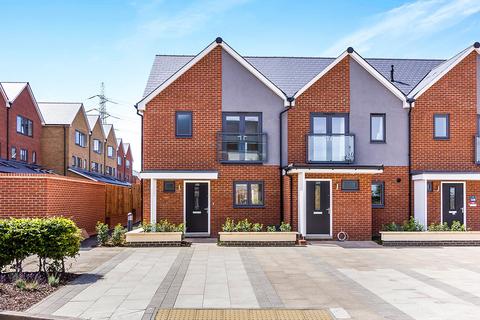 3 bedroom end of terrace house to rent, Springhead Parkway, Gravesend DA11
