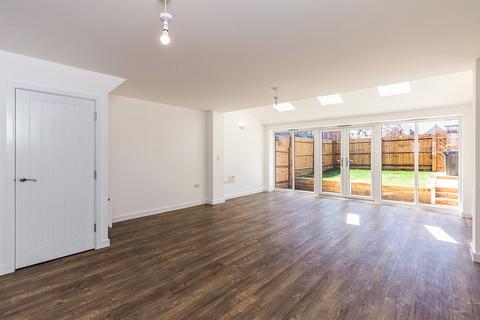 3 bedroom end of terrace house to rent, Springhead Parkway, Gravesend DA11