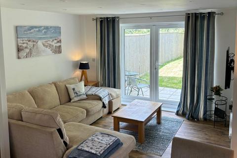 3 bedroom terraced house to rent, Stilt House Close, Cowes, Isle Of Wight, PO31