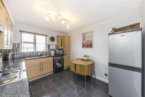 2 bedroom flat to rent, Stubbs Drive, London SE16