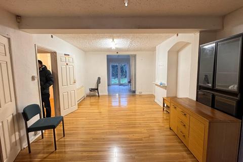 4 bedroom terraced house to rent, Amidas Gardens, Dagenham RM8