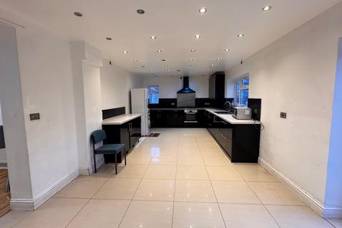 4 bedroom terraced house to rent, Amidas Gardens, Dagenham RM8