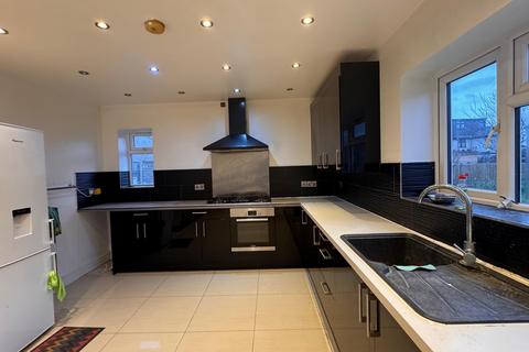 4 bedroom terraced house to rent, Amidas Gardens, Dagenham RM8