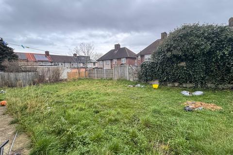 4 bedroom terraced house to rent, Amidas Gardens, Dagenham RM8