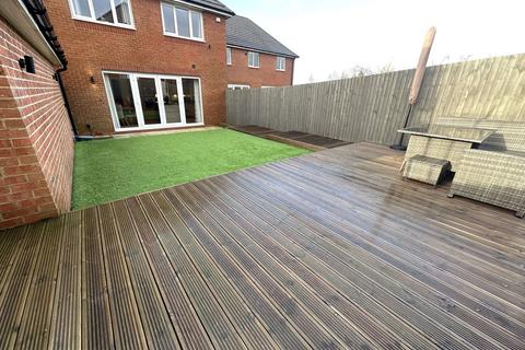 4 bedroom detached house for sale, Celandine Close, Oldham, OL4 2AY