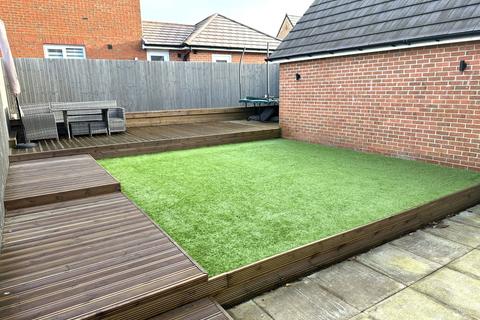 4 bedroom detached house for sale, Celandine Close, Oldham, OL4 2AY