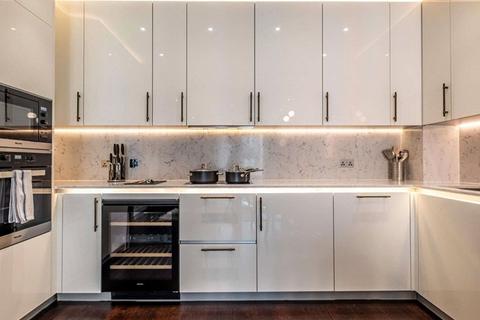 3 bedroom apartment to rent, Charles Clowes Walk, London, SW11