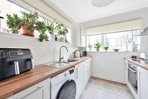 2 bedroom flat to rent, Palace Road, Kingston Upon Thames KT1
