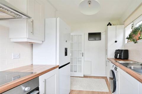 2 bedroom flat to rent, Palace Road, Kingston Upon Thames KT1