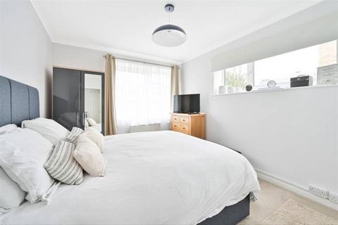 2 bedroom flat to rent, Palace Road, Kingston Upon Thames KT1