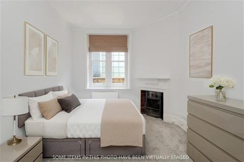 Studio to rent, Charing Cross Road, London, WC2H
