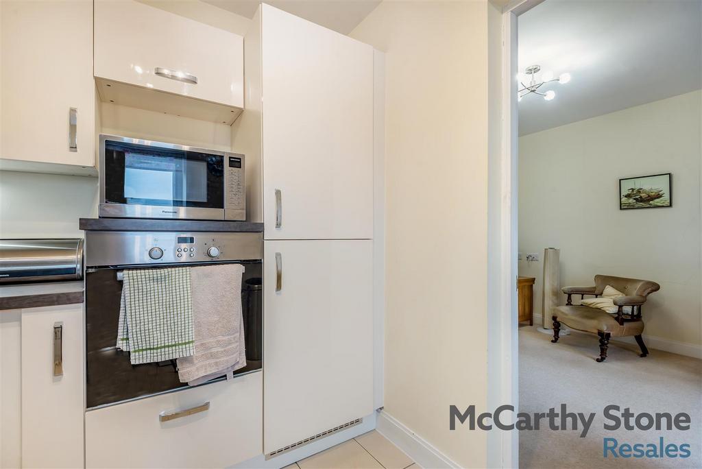 8673425-interior10.jpg