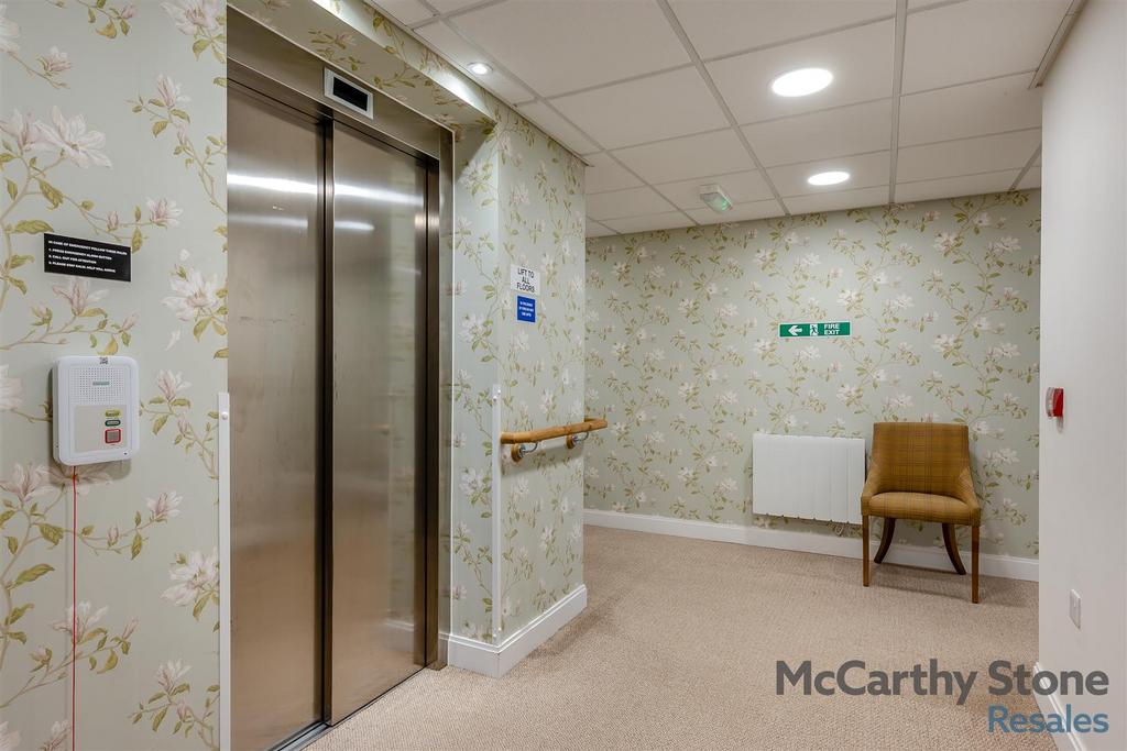 8635986-interior01.jpg