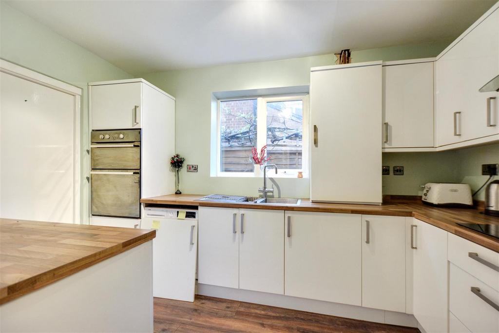 Kitchen 1.jpeg