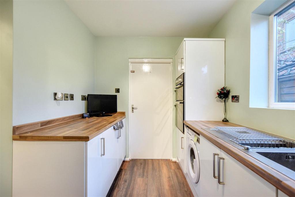 Kitchen 2.jpeg