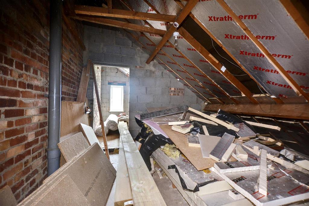 Loft Room 1.jpeg