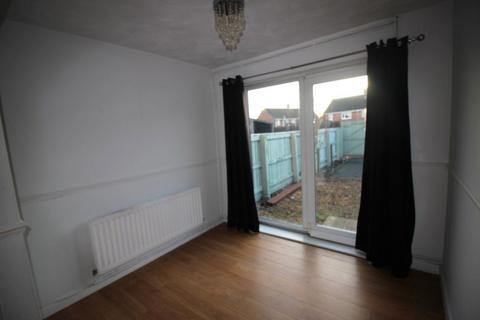 3 bedroom semi-detached house to rent, Cheltenham Road