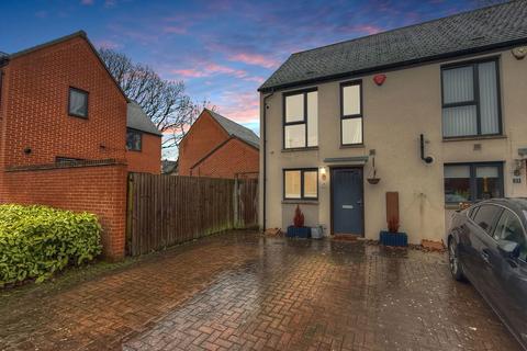 2 bedroom end of terrace house for sale - Beddall Way, Telford TF1