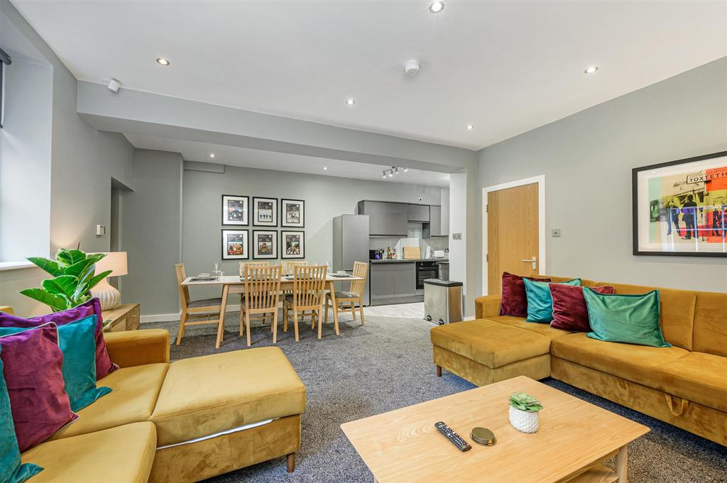 Living/Dining Area