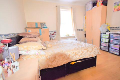 2 bedroom terraced house to rent, Acme Road, Watford WD24