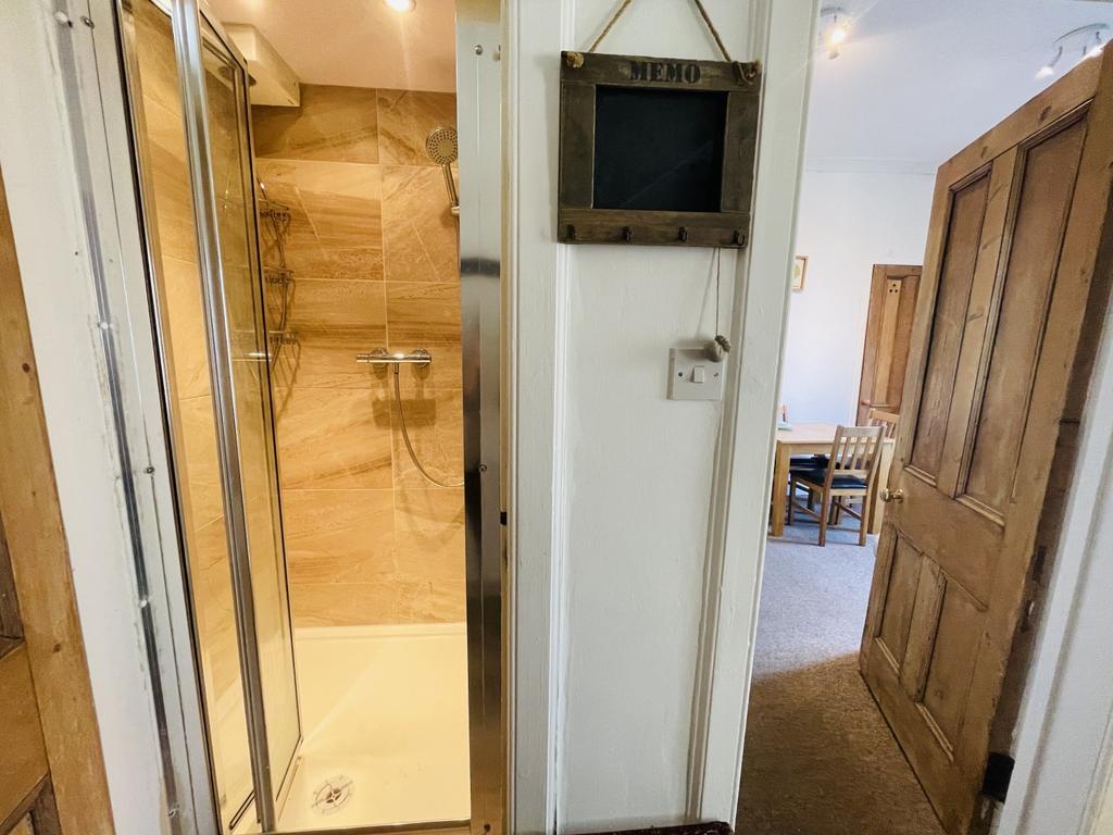 Shower Room&amp;Lounge