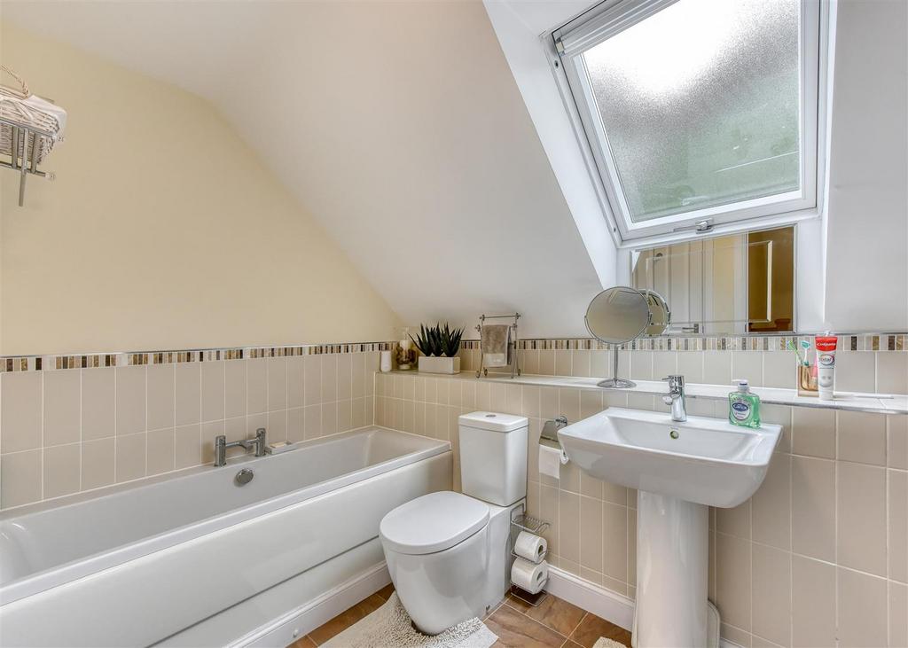 4 Great Hall Grove-bathroom2a.jpg