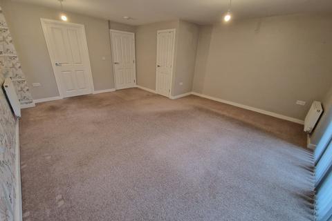 3 bedroom semi-detached house to rent, Royal Drive, Somerset TA6