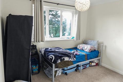 1 bedroom flat for sale, Connaught Gardens, Crawley RH10