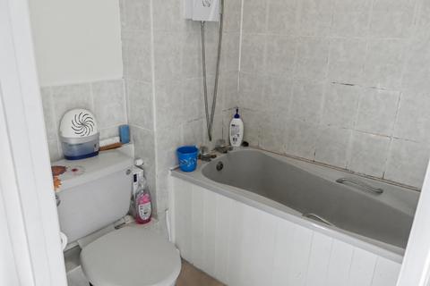 1 bedroom flat for sale, Connaught Gardens, Crawley RH10