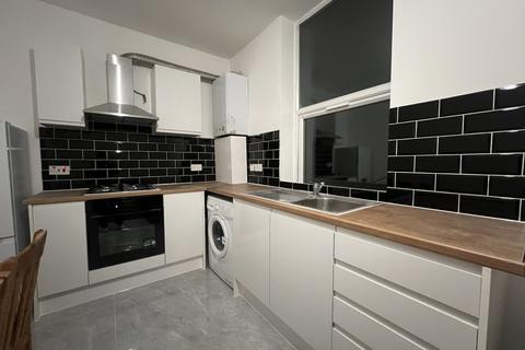 2 bedroom flat to rent, Amersham Road, SE14