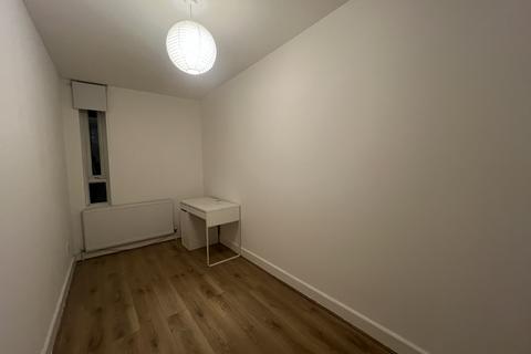 2 bedroom flat to rent, Amersham Road, SE14