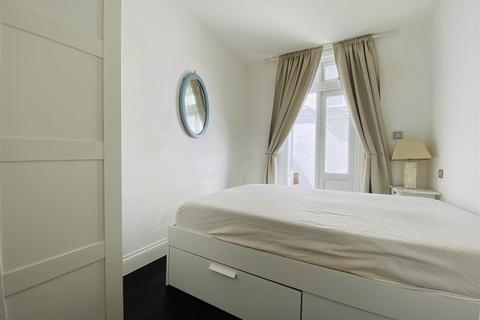 1 bedroom flat for sale, Portland Road, London